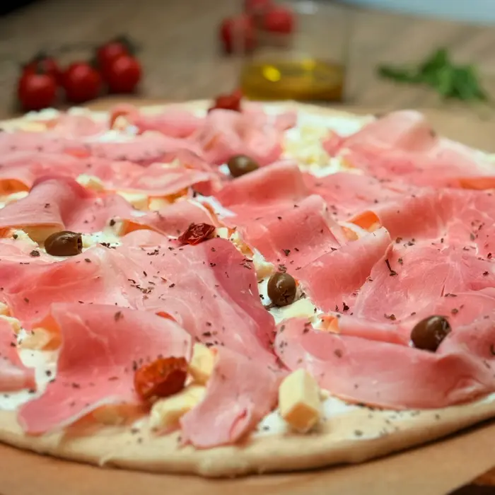 La Pizza du dimanche soir pizza ours blanc ronde.webp